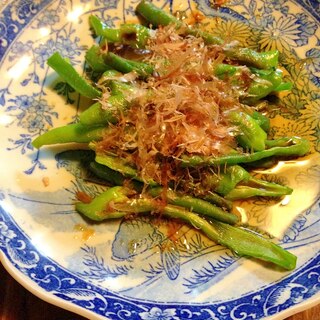 簡単！鰹節たっぷり☆万願寺唐辛子の焼き煮浸し